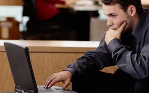 Arbeitnehmer wollen den Chef nicht als Online-Freund