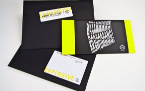 Umschläge in Neonfarben von Römerturm