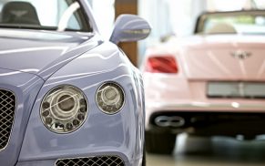 Bentleys in PANTONE-Farben