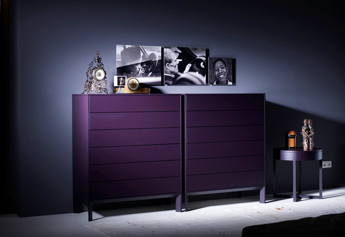 Möbel in der Pantone-Farbe des Jahres Ultra Violet