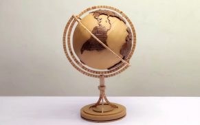 Designer-Globus aus Pappe