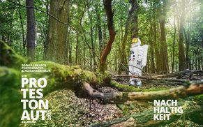 Protestonaut-Fotokalender 2021: Astronaut gibt Denkanstöße zum Thema Nachhaltigkeit