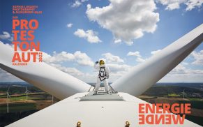 Protestonaut-Fotokalender 2022: Astronaut gibt Denkanstöße zur Energiewende