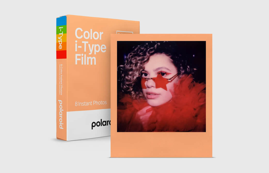 Polaroid Color-Filme in der Pantone Farbe des Jahres 2024