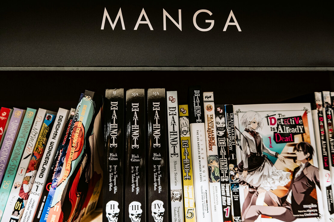 Manga-Sammlung im Regal