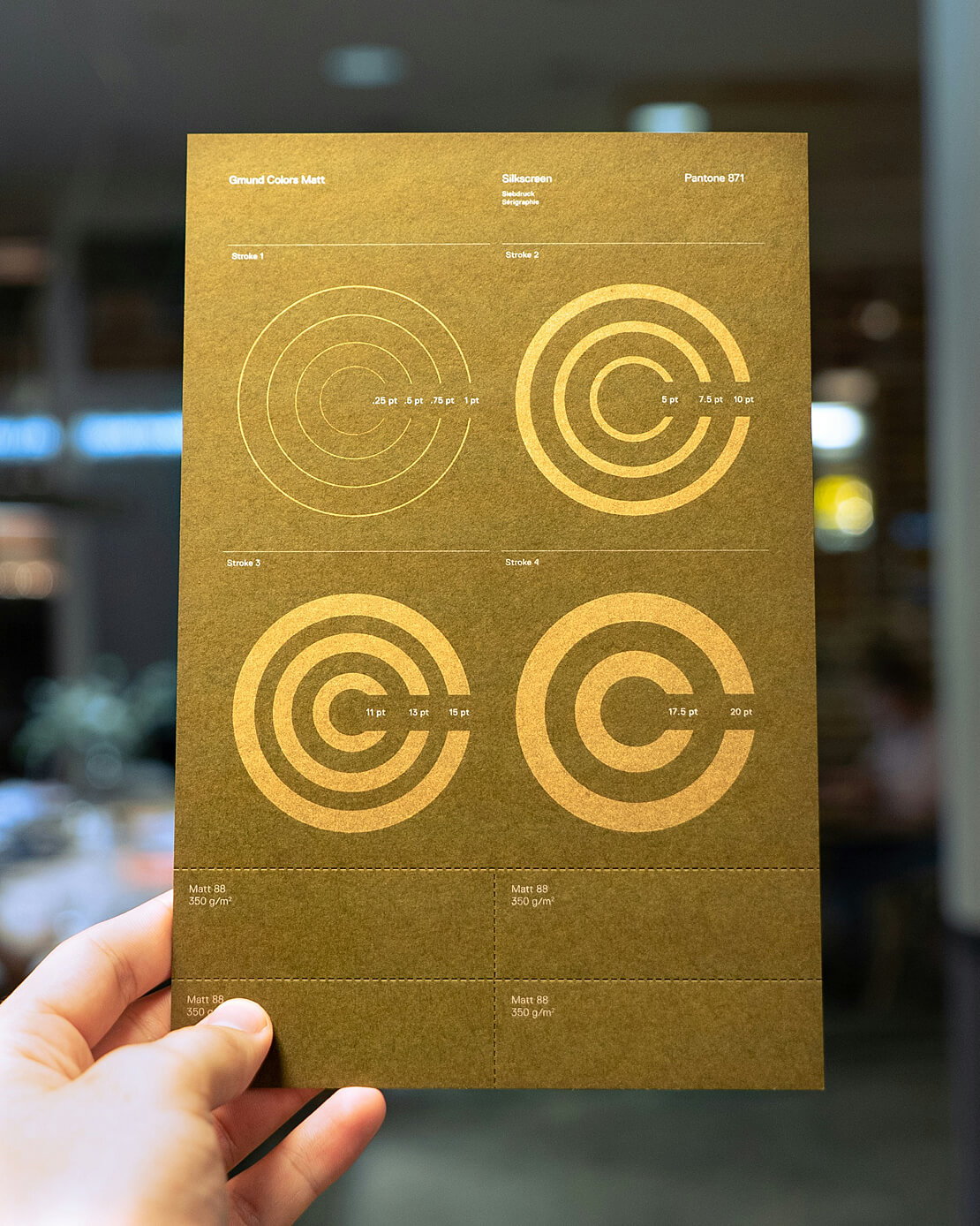 Gold mit Pantone-Sonderfarbe
